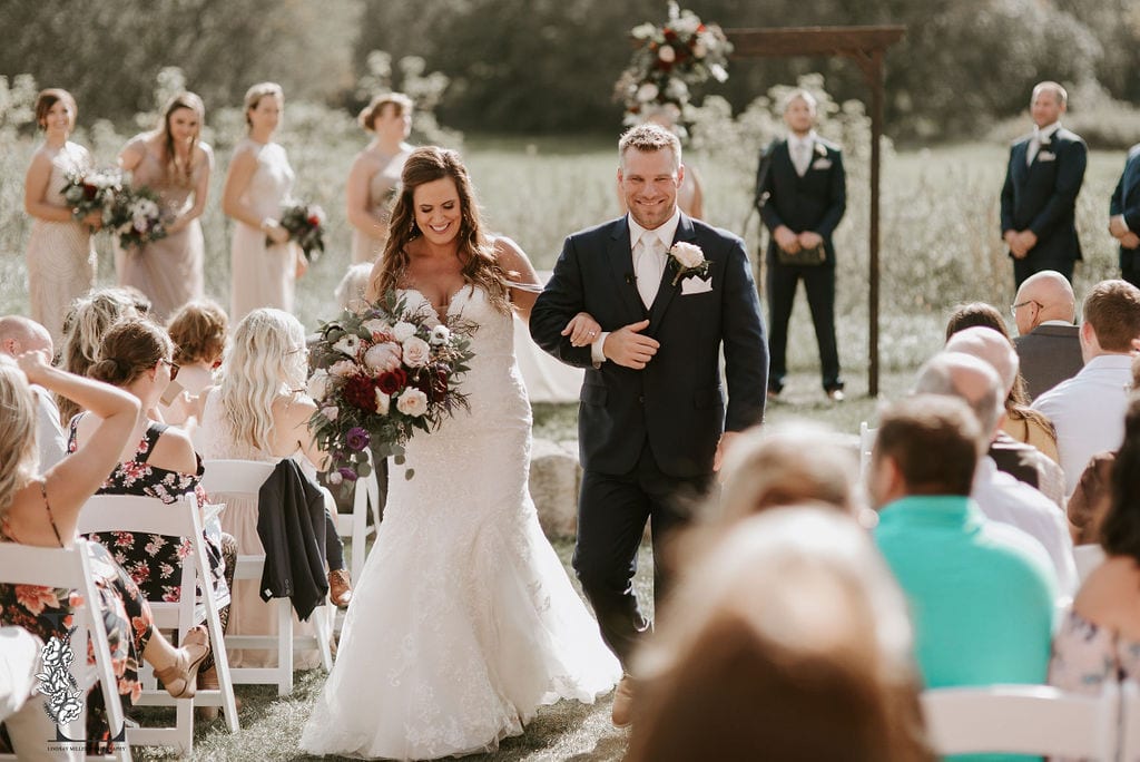 Birch Hill Barn, Lindsay Miller Photography, barn wedding, Wisconsin wedding, Wisconsin wedding florist, Minnesota wedding florist, Minneapolis wedding florist, blush wedding, blush wedding floral, fall wedding floral, white wedding floral, summer wedding, Wisconsin barn wedding, Artemisia Studios