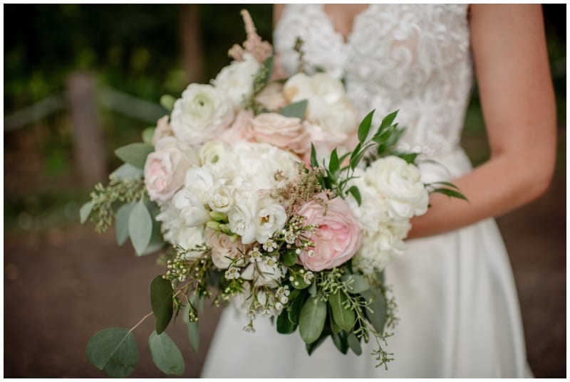 Solar Arts Building, Minneapolis wedding, Minneapolis wedding venues, Solar Arts Building florist, Minneapolis florist, wedding florist, Minnesota florist, Artemisia Studios, Becca Dilley Photography, modern wedding, urban wedding, greenery, blush flowers, blush floral, wedding floral