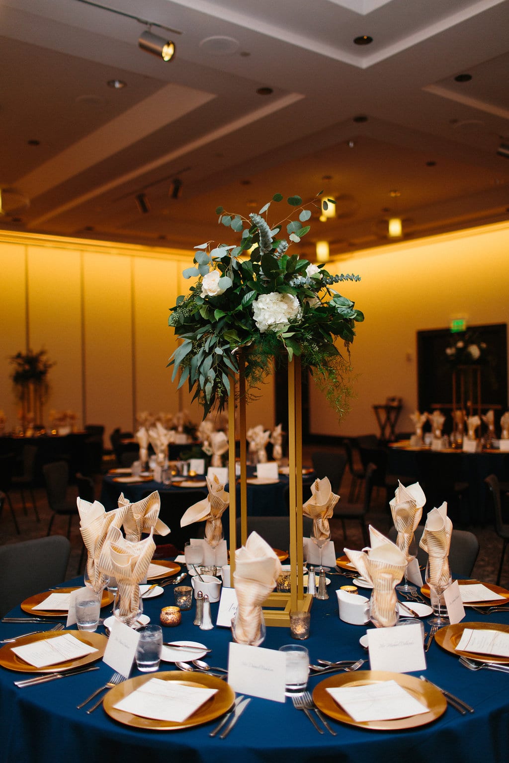 Radisson Blu Minneapolis Downtown, hotel wedding, downtown Minneapolis wedding, wedding venues, Minneapolis wedding, Lauren Kirkbride Photography, navy wedding, soft wedding floral, soft bouquet, wedding florist, Minneapolis florist, Minnesota florist, Artemisia Studios, wedding florist, Minneapolis wedding florist