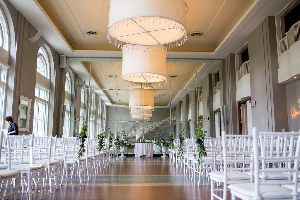 Calhoun Beach Club, LaVie Photography, white and green wedding flowers, summer wedding, indoor wedding, Minneapolis wedding, Minneapolis wedding venues, classy wedding colors, Calhoun Beach Club wedding florist, Minneapolis wedding florist, Minnesota wedding florist, Artemisia Studios