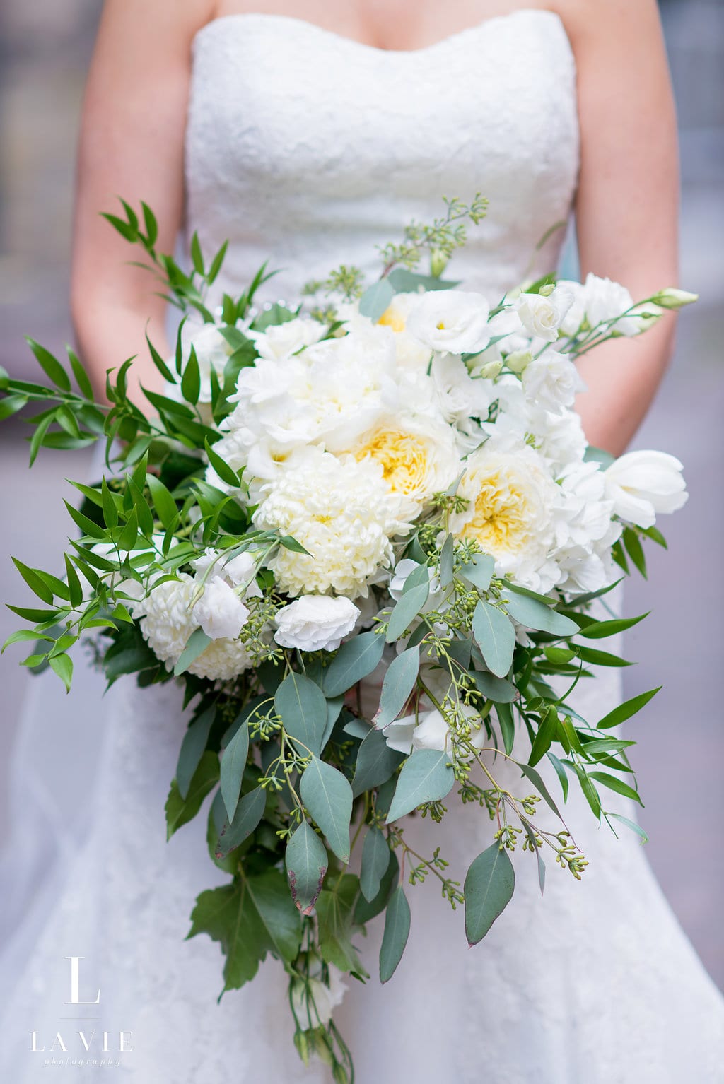 Calhoun Beach Club, LaVie Photography, white and green wedding flowers, summer wedding, indoor wedding, Minneapolis wedding, Minneapolis wedding venues, classy wedding colors, Calhoun Beach Club wedding florist, Minneapolis wedding florist, Minnesota wedding florist, Artemisia Studios