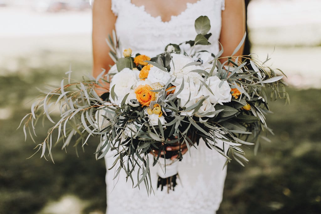 Dellwood Barn, rustic wedding, barn wedding, outdoor wedding, fall wedding, autumn wedding, September wedding, Minnesota wedding, Minnesota wedding florist, Minneapolis wedding florist, wedding flowers, fall flowers, Artemisia Studios