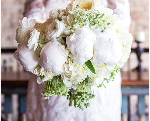 Spring wedding floral designed by Minneapolis wedding florist Artemisia Studios. Photos by Emeott Photography.