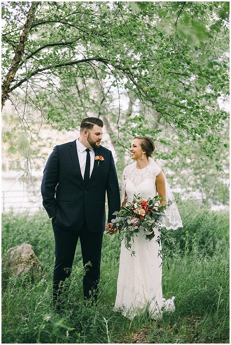 Jaimee Morse Photography, Minnesota Boat Club, bride, groom, wedding, wedding photos, wedding inspiration, bridal bouquet, boutonniere, summer wedding