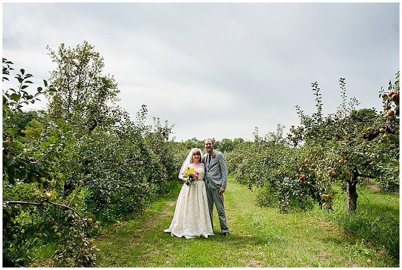 Minnetonka Orchards, Laura Alpizar Photography, wedding, outdoor wedding, bride, groom, flowers, floral, bridal bouquet, boutonniere